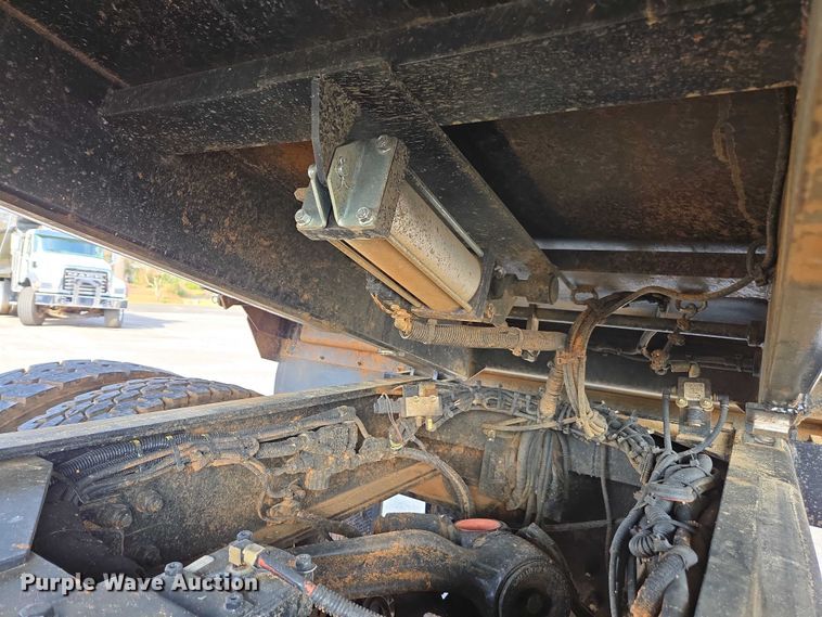 image for item EB6492 2025 Kenworth T880 dump truck