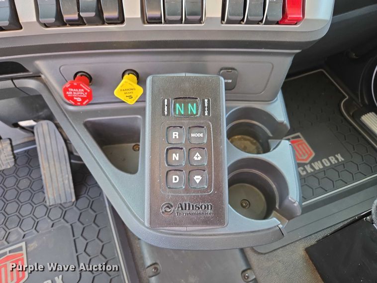 image for item EB6492 2025 Kenworth T880 dump truck