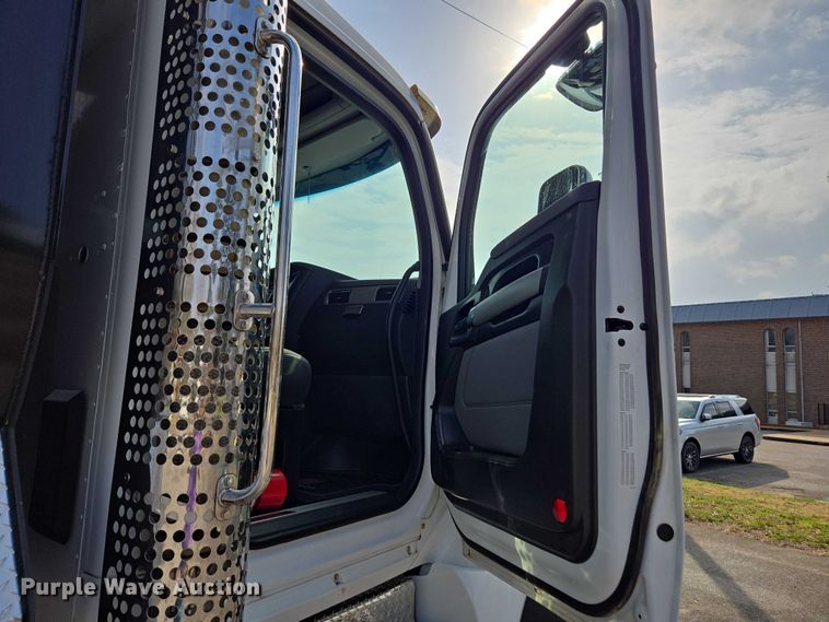 image for item EB6492 2025 Kenworth T880 dump truck