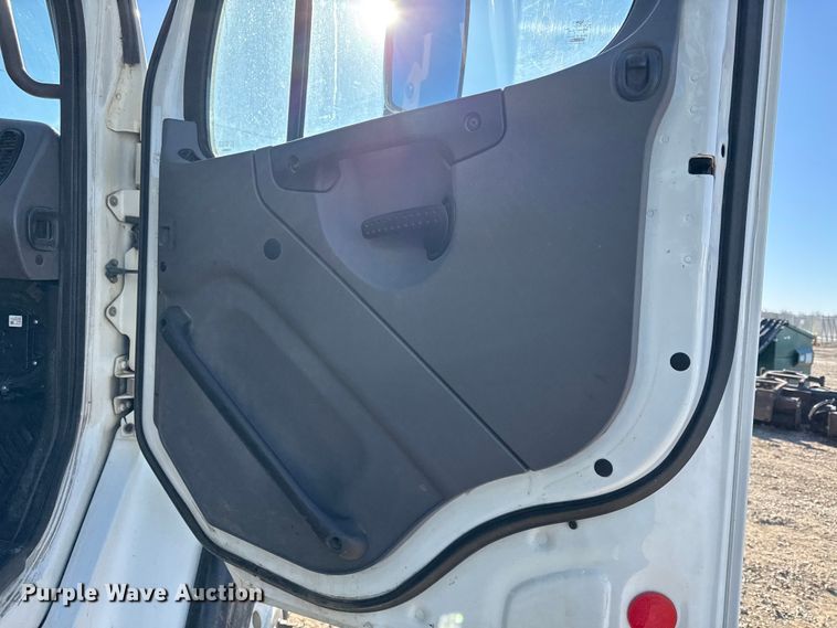 image for item EC4564 2010 Freightliner M2 crane truck