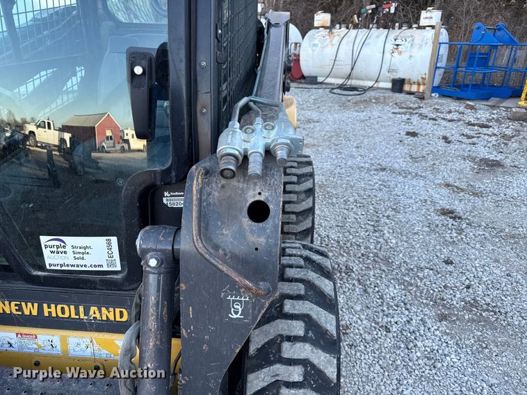 image for item EC4568 2011 New holland L218 skid steer loader