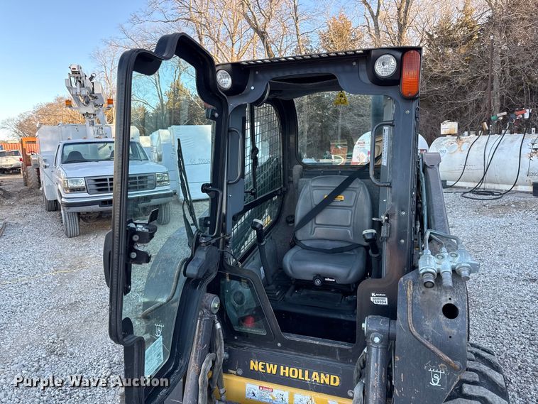 image for item EC4568 2011 New holland L218 skid steer loader