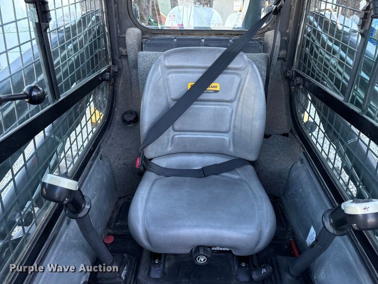 image for item EC4568 2011 New holland L218 skid steer loader