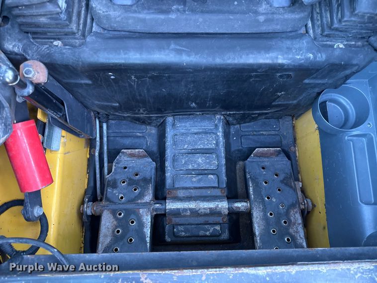 image for item EC4568 2011 New holland L218 skid steer loader