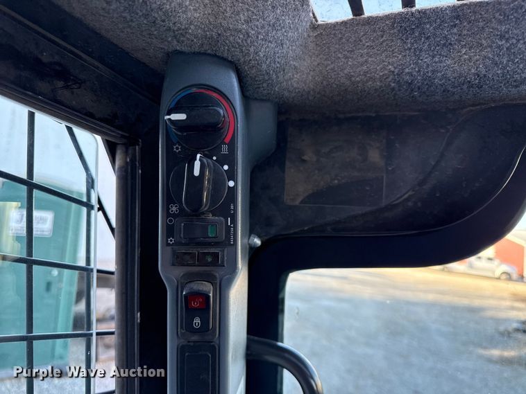 image for item EC4568 2011 New holland L218 skid steer loader