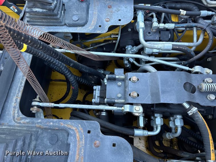 image for item EC4568 2011 New holland L218 skid steer loader