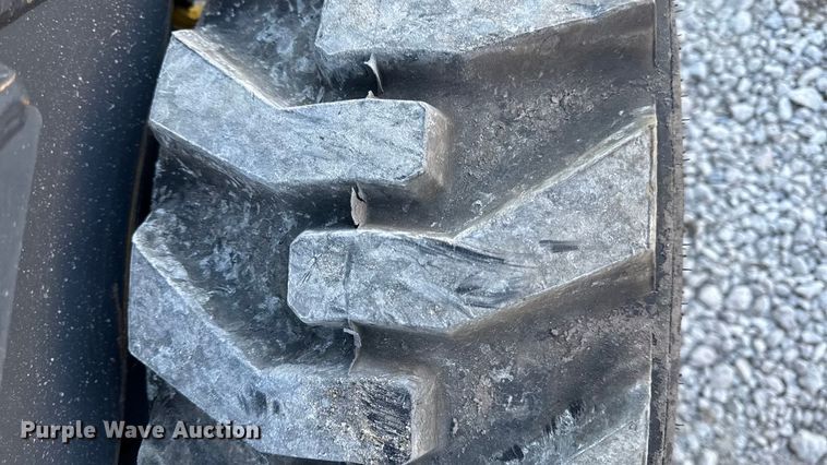 image for item EC4568 2011 New holland L218 skid steer loader