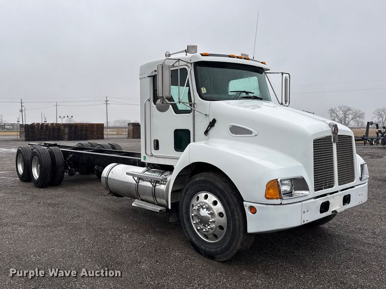 image for item EC4570 2003 Kenworth T300 truck cab and chassis