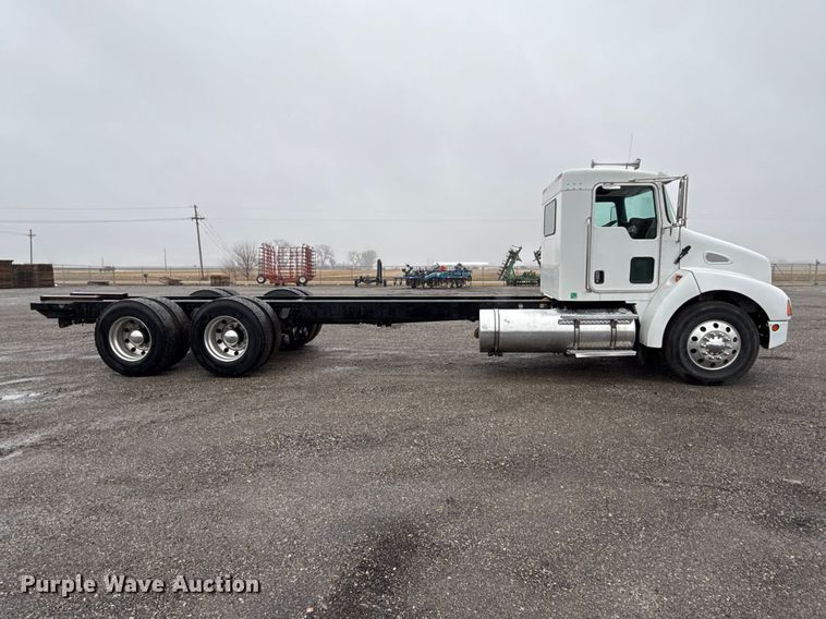 image for item EC4570 2003 Kenworth T300 truck cab and chassis