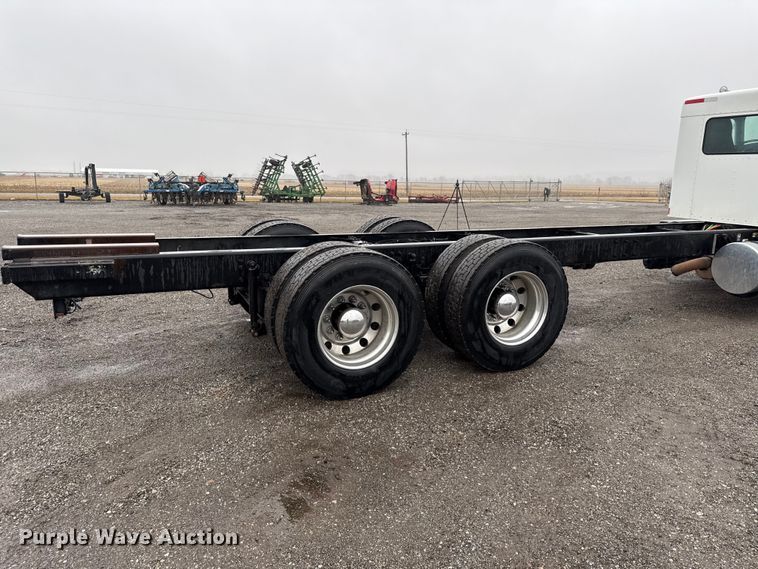 image for item EC4570 2003 Kenworth T300 truck cab and chassis