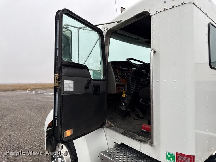 image for item EC4570 2003 Kenworth T300 truck cab and chassis