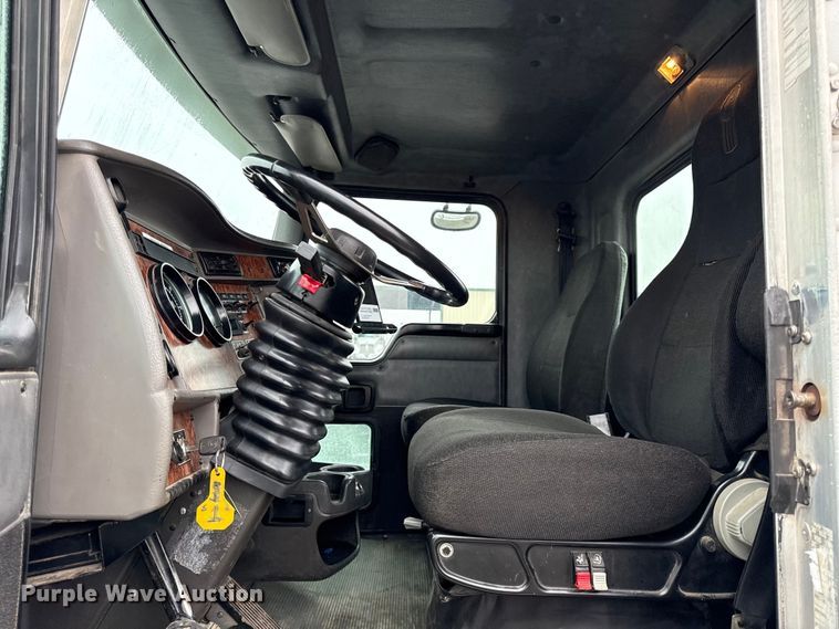 image for item EC4570 2003 Kenworth T300 truck cab and chassis