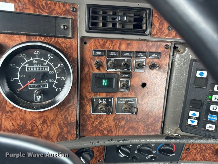 image for item EC4570 2003 Kenworth T300 truck cab and chassis