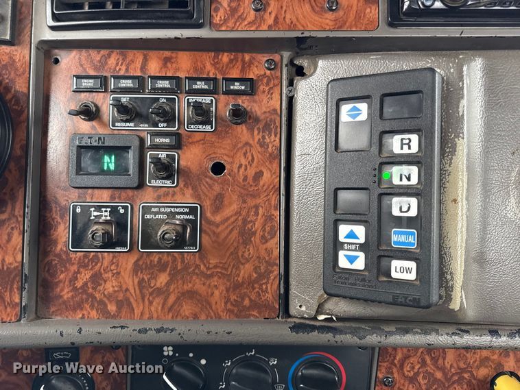 image for item EC4570 2003 Kenworth T300 truck cab and chassis