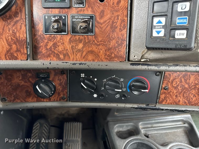 image for item EC4570 2003 Kenworth T300 truck cab and chassis