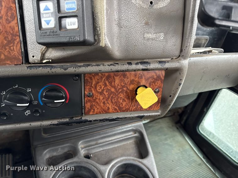 image for item EC4570 2003 Kenworth T300 truck cab and chassis