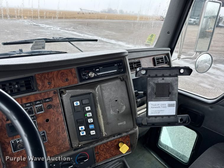 image for item EC4570 2003 Kenworth T300 truck cab and chassis