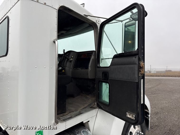 image for item EC4570 2003 Kenworth T300 truck cab and chassis
