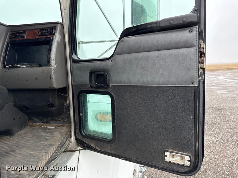 image for item EC4570 2003 Kenworth T300 truck cab and chassis