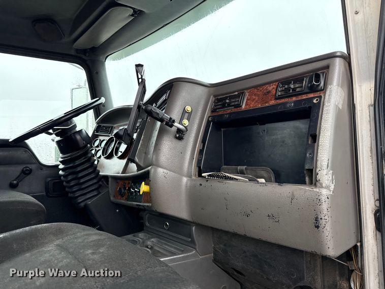 image for item EC4570 2003 Kenworth T300 truck cab and chassis