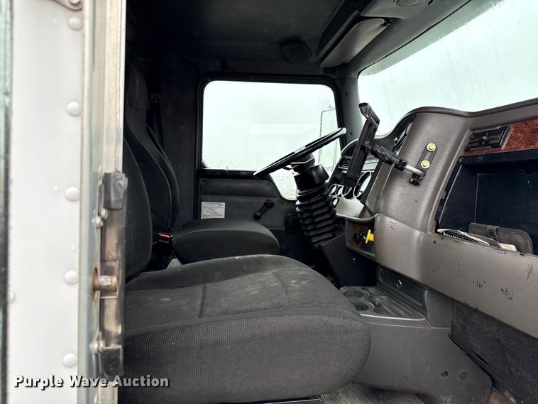 image for item EC4570 2003 Kenworth T300 truck cab and chassis