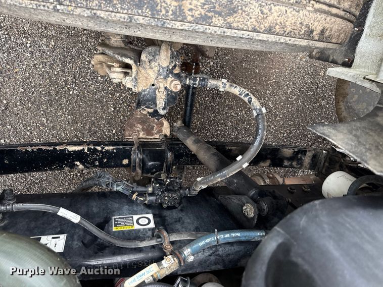 image for item EC4570 2003 Kenworth T300 truck cab and chassis