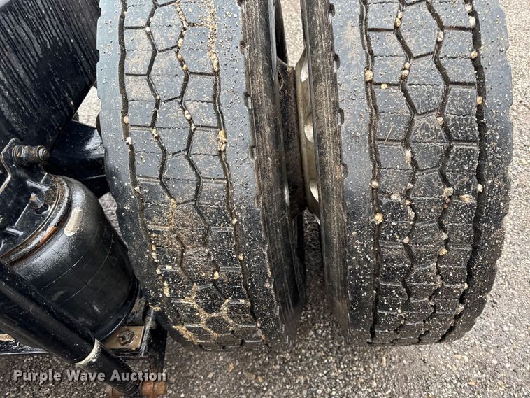 image for item EC4570 2003 Kenworth T300 truck cab and chassis