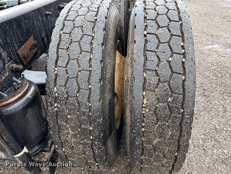 image for item EC4570 2003 Kenworth T300 truck cab and chassis