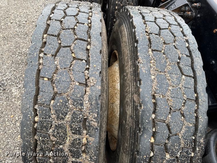 image for item EC4570 2003 Kenworth T300 truck cab and chassis