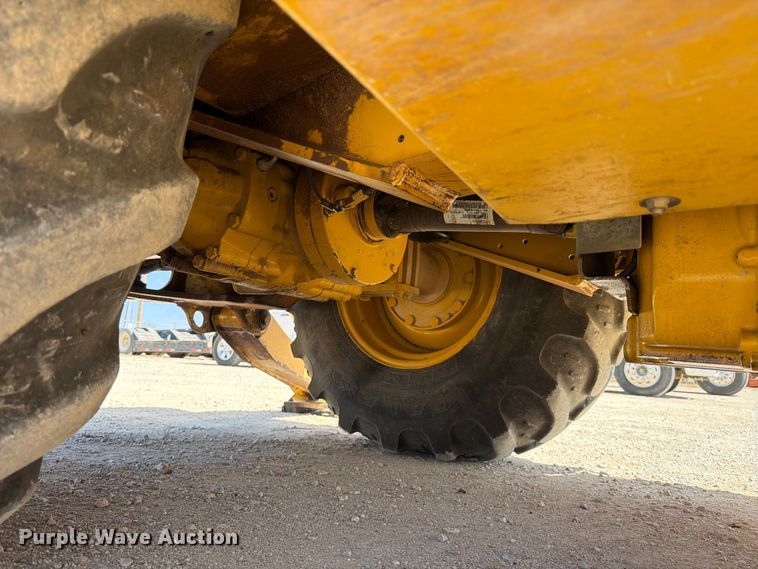 image for item ED5138 2013 John Deere 310K backhoe