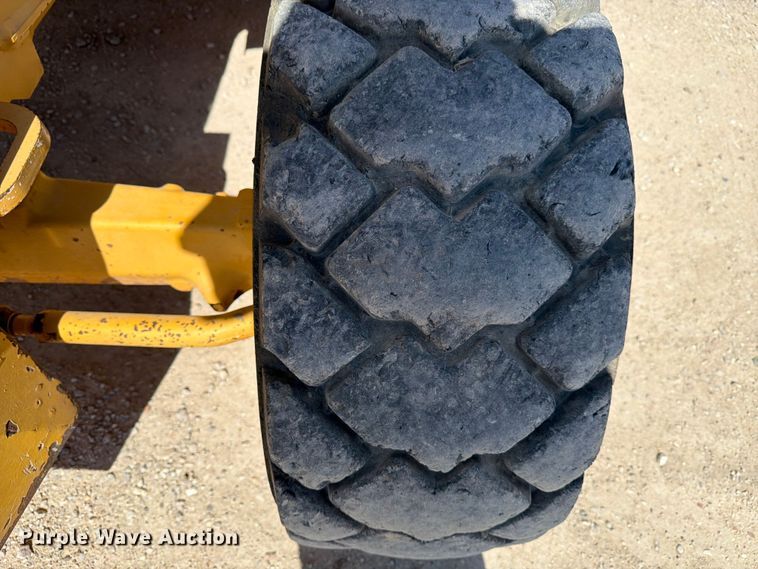 image for item ED5138 2013 John Deere 310K backhoe