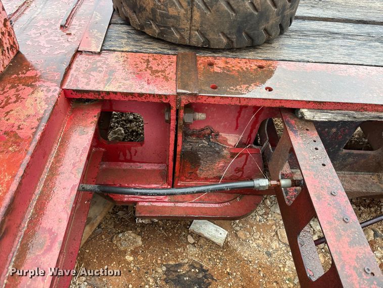 image for item EE0097 1986 Siebert lowboy equipment trailer