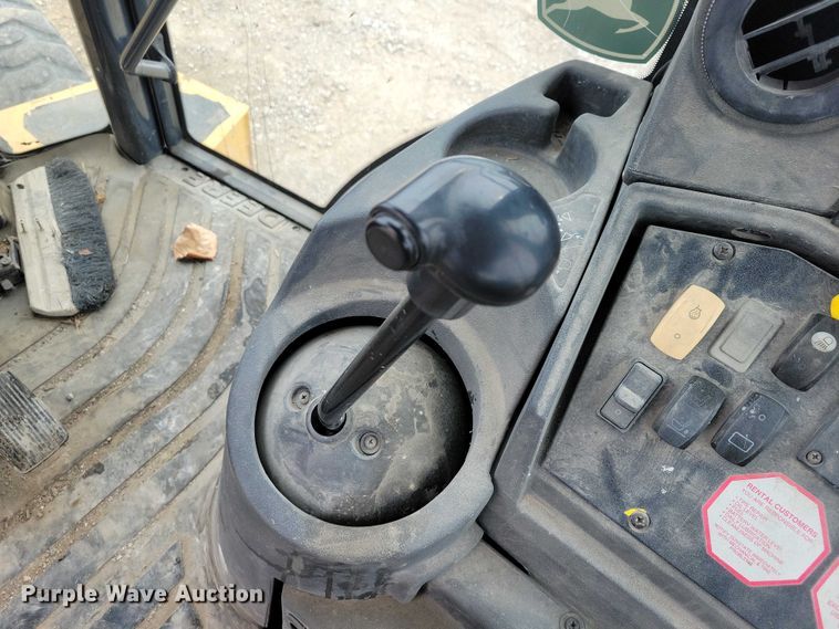 image for item EE0877 2012 John Deere 310J backhoe