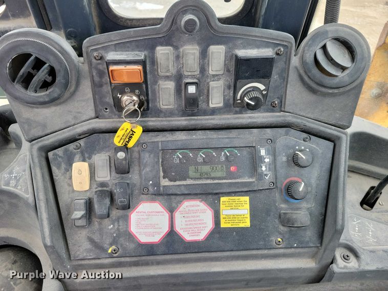 image for item EE0877 2012 John Deere 310J backhoe