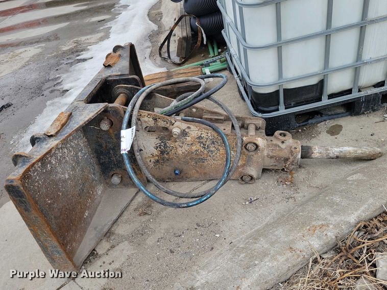 image for item EE0878 Skid steer breaker