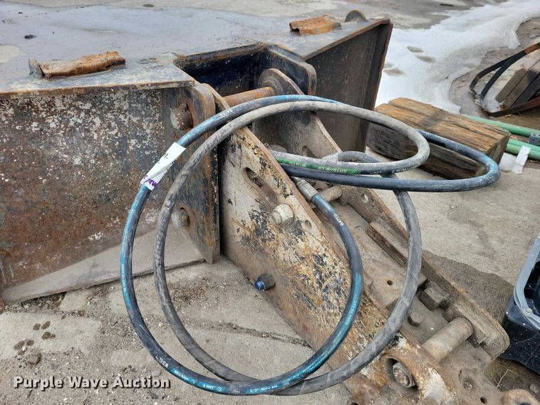 image for item EE0878 Skid steer breaker