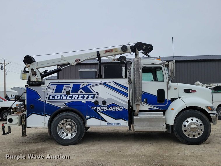 image for item EE0879 2016 Peterbilt 337 utility / service truck