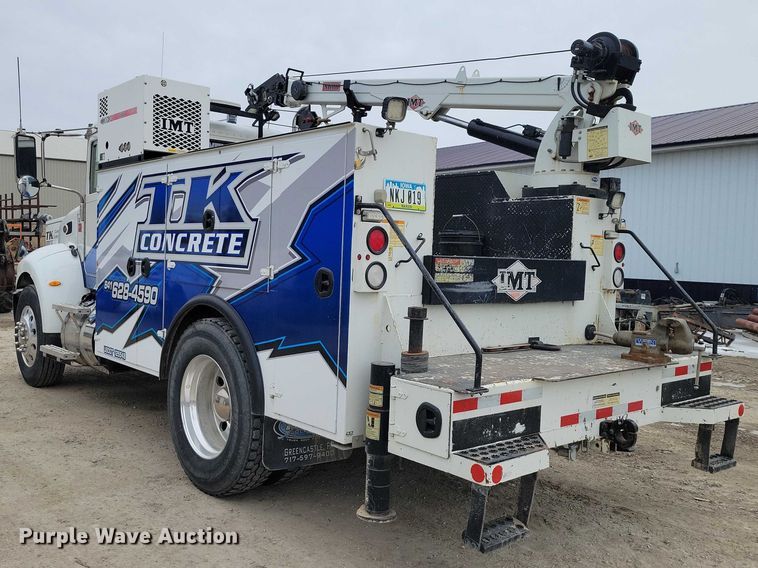 image for item EE0879 2016 Peterbilt 337 utility / service truck