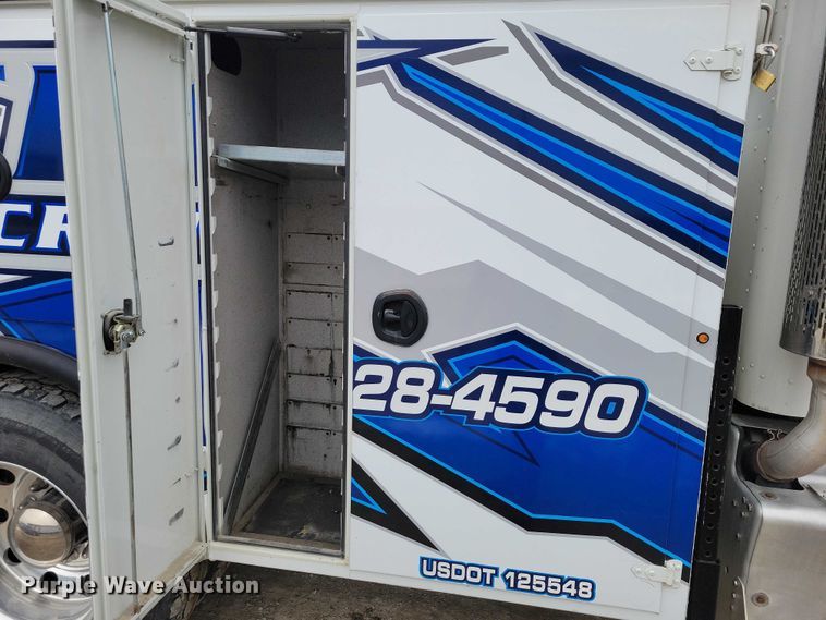 image for item EE0879 2016 Peterbilt 337 utility / service truck