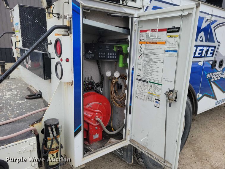 image for item EE0879 2016 Peterbilt 337 utility / service truck