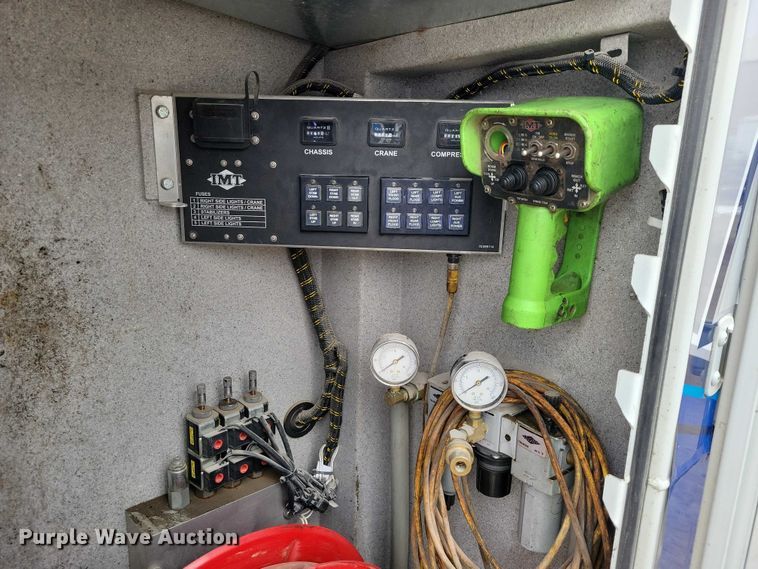 image for item EE0879 2016 Peterbilt 337 utility / service truck