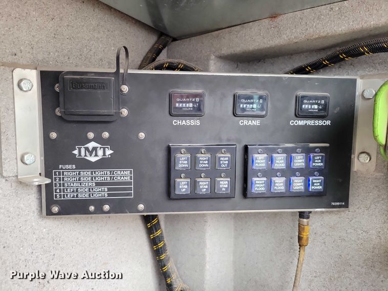 image for item EE0879 2016 Peterbilt 337 utility / service truck