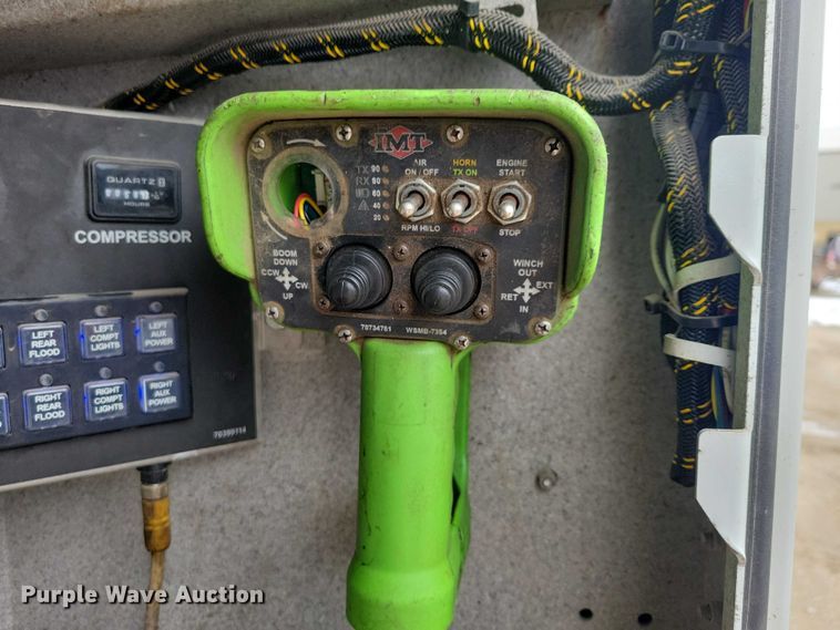 image for item EE0879 2016 Peterbilt 337 utility / service truck