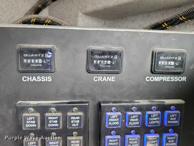 image for item EE0879 2016 Peterbilt 337 utility / service truck