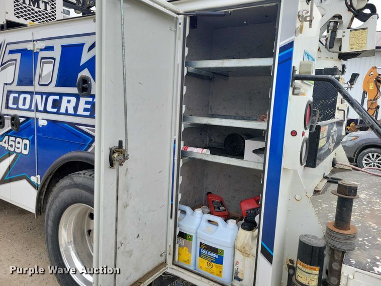 image for item EE0879 2016 Peterbilt 337 utility / service truck