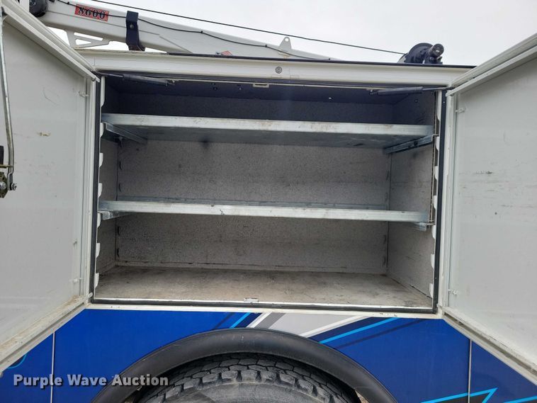 image for item EE0879 2016 Peterbilt 337 utility / service truck