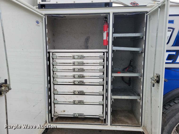 image for item EE0879 2016 Peterbilt 337 utility / service truck