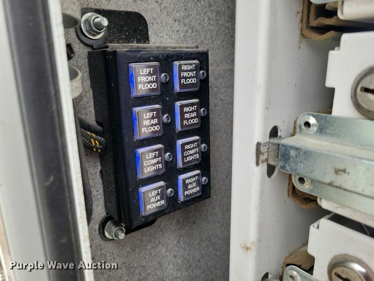 image for item EE0879 2016 Peterbilt 337 utility / service truck