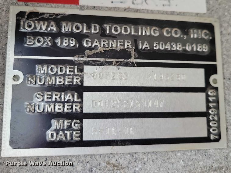 image for item EE0879 2016 Peterbilt 337 utility / service truck