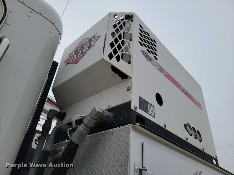 image for item EE0879 2016 Peterbilt 337 utility / service truck